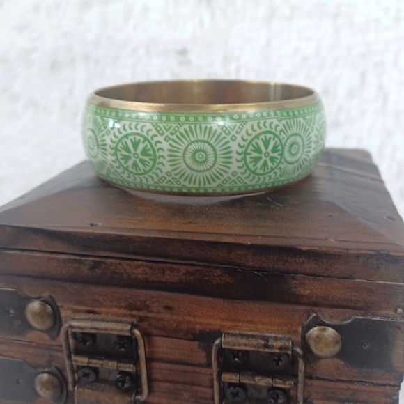 🛍HP🛍 Green and White Fashion Jewelry Bracelet Set - Picture 10 of 14